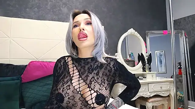 Snapshot of IssaSmith chatting on 03-01-25, 11:39 IssaSmith online show from 03-01-25, 11:39