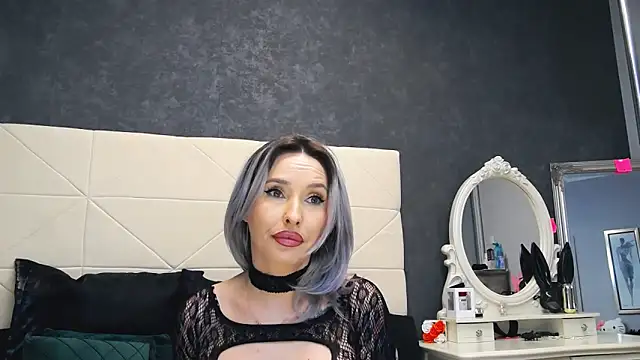 Snapshot of IssaSmith chatting on 03-07-25, 11:40 IssaSmith online show from 03-07-25, 11:40