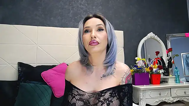 Snapshot of IssaSmith chatting on 03-10-25, 08:37 IssaSmith online show from 03-10-25, 08:37