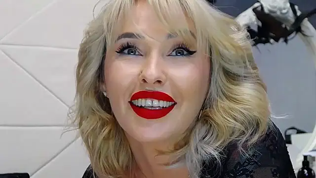 Snapshot of IssaSmith chatting on 10-29-25, 07:43 IssaSmith online show from 10-29-25, 07:43