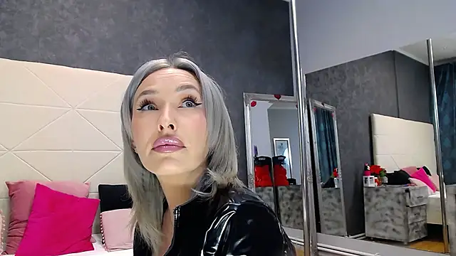 IssaSmith online show from 03-28-26, 12:49