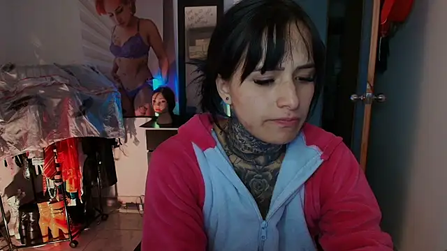 Snapshot of TinnaDawsom chatting on 02-11-26, 12:15 TinnaDawsom online show from 02-11-26, 12:15