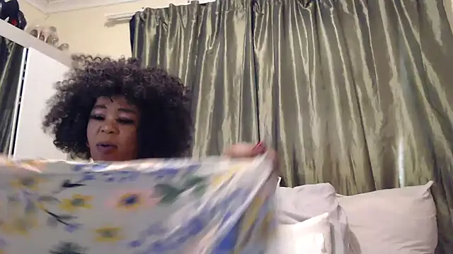 Snapshot of Foxybrownxx1 chatting on 09-29-25, 08:52 Foxybrownxx1 online show from 09-29-25, 08:52