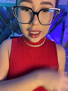 Snapshot of LylaLee111 chatting on 05-04-26, 01:51 LylaLee111 online show from 05-04-26, 01:51