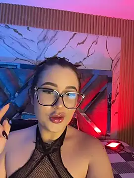 Snapshot of LylaLee111 chatting on 05-26-26, 01:40 LylaLee111 online show from 05-26-26, 01:40
