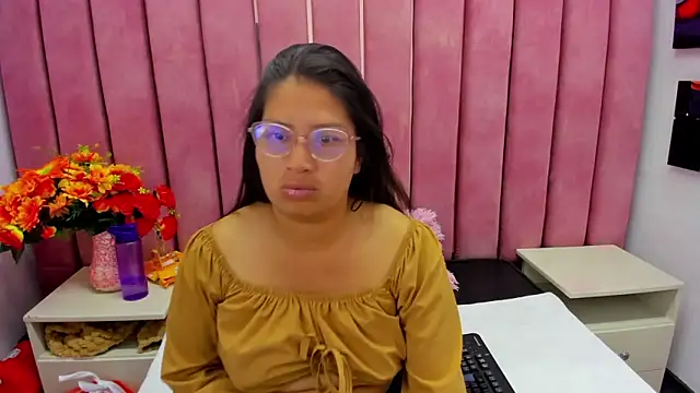 Miaa Smiith  online show from 09-18-25, 03:08