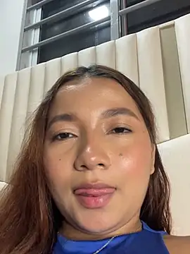 Snapshot of queen_angelique chatting on 06-07-26, 03:32 queen angelique online show from 06-07-26, 03:32