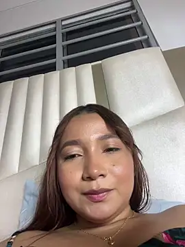 Snapshot of queen_angelique chatting on 06-07-26, 11:41 queen angelique online show from 06-07-26, 11:41