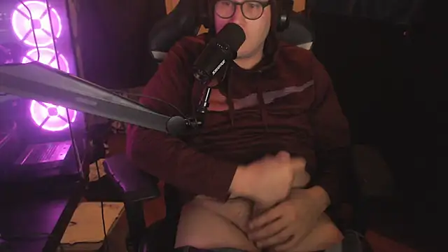 Snapshot of chicostick413 chatting on 11-14-25, 03:38 chicostick413 online show from 11-14-25, 03:38