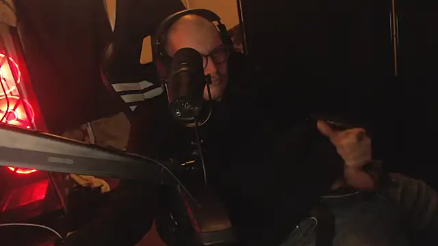 Snapshot of chicostick413 chatting on 11-29-25, 08:01 chicostick413 online show from 11-29-25, 08:01