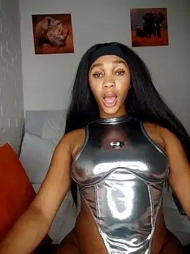 Snapshot of Shria107 chatting on 12-16-25, 08:36 Shria107 online show from 12-16-25, 08:36