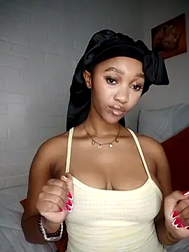 Snapshot of Shria107 chatting on 01-16-26, 08:13 Shria107 online show from 01-16-26, 08:13