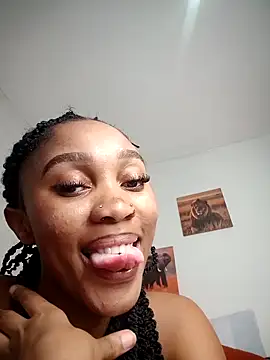 Snapshot of Shria107 chatting on 02-13-26, 12:12 Shria107 online show from 02-13-26, 12:12