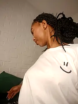 Snapshot of Shria107 chatting on 02-18-26, 09:05 Shria107 online show from 02-18-26, 09:05