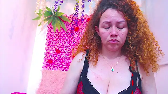 Snapshot of BLONDE_SEXYHOT chatting on 11-25-25, 01:49 BLONDE SEXYHOT online show from 11-25-25, 01:49