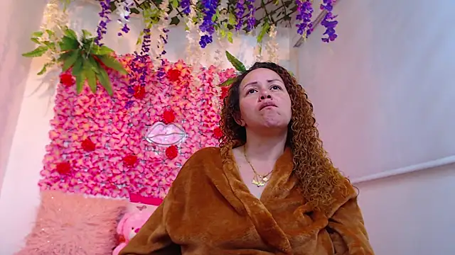 Snapshot of BLONDE_SEXYHOT chatting on 12-20-25, 09:11 BLONDE SEXYHOT online show from 12-20-25, 09:11