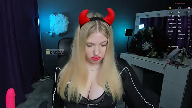 juli kisss online show from 01-14-25, 10:34