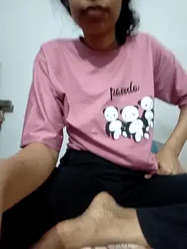 Snapshot of catreena chatting on 11-04-25, 07:24 catreena online show from 11-04-25, 07:24