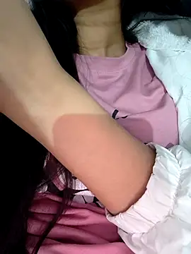 Snapshot of catreena chatting on 12-13-25, 08:04 catreena online show from 12-13-25, 08:04