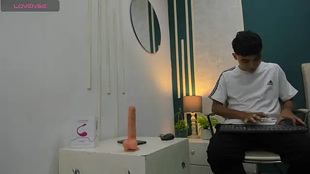 Austin Cardieff online show from 12-27-24, 07:35