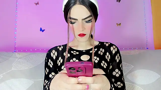 Snapshot of TatiGil chatting on 05-15-26, 04:36 TatiGil online show from 05-15-26, 04:36