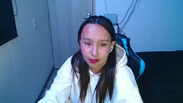 Skarlet Adams28 online show from 12-02-25, 09:54