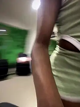 Snapshot of Thyana_LS chatting on 12-04-24, 07:01 Thyana LS online show from 12-04-24, 07:01