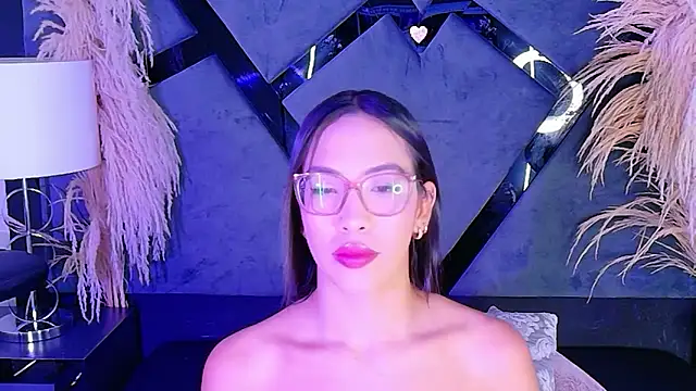 Snapshot of KylieWhite chatting on 10-30-25, 07:43 KylieWhite online show from 10-30-25, 07:43