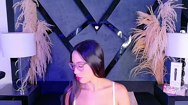 Snapshot of KylieWhite chatting on 11-08-25, 05:40 KylieWhite online show from 11-08-25, 05:40