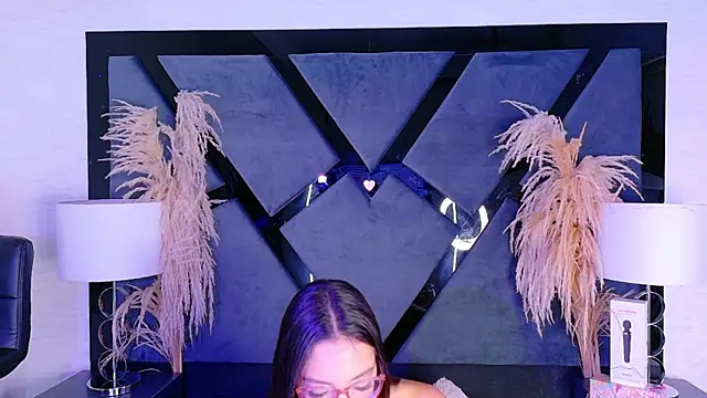 Snapshot of KylieWhite chatting on 11-30-25, 01:37 KylieWhite online show from 11-30-25, 01:37