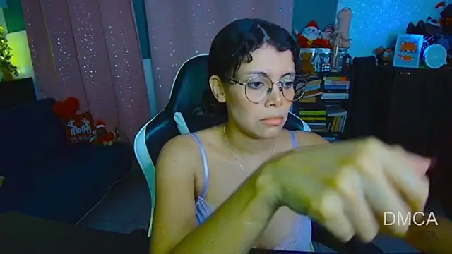 Snapshot of Drea_Foox chatting on 12-22-25, 03:25 Drea Foox online show from 12-22-25, 03:25