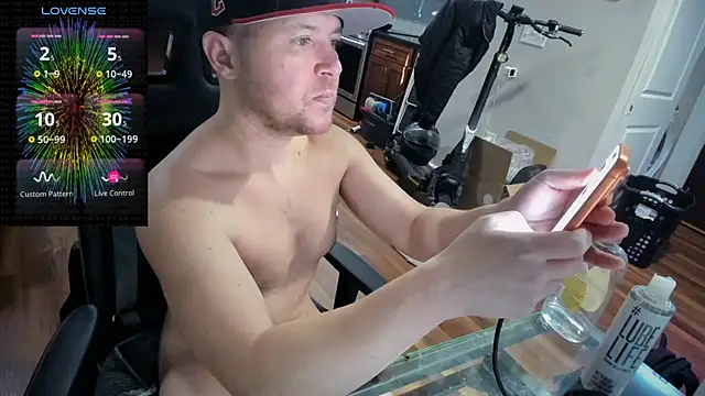 Snapshot of aaron_s_x chatting on 02-15-26, 10:06 aaron s x online show from 02-15-26, 10:06