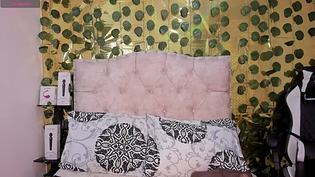 cristalconnorr online show from 12-29-24, 05:12