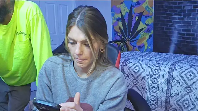 Snapshot of XMeF10 chatting on 01-05-25, 11:22 XMeF10 online show from 01-05-25, 11:22