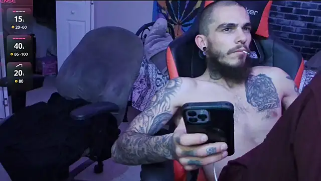 Snapshot of XMeF10 chatting on 01-19-25, 12:17 XMeF10 online show from 01-19-25, 12:17