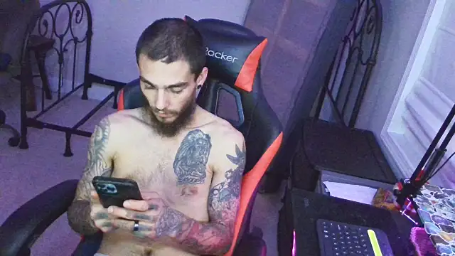 Snapshot of XMeF10 chatting on 02-14-25, 01:34 XMeF10 online show from 02-14-25, 01:34