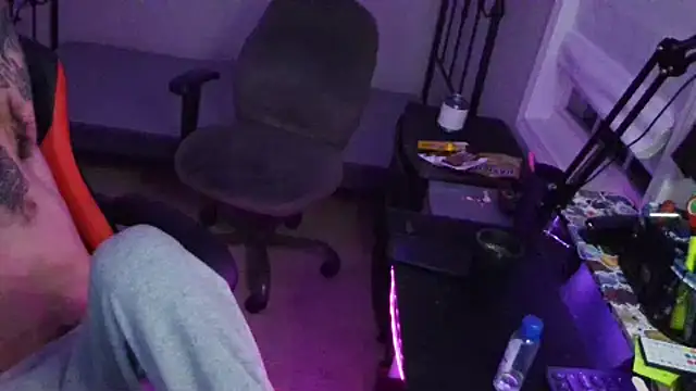 Snapshot of XMeF10 chatting on 02-15-25, 02:04 XMeF10 online show from 02-15-25, 02:04