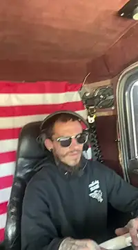 Snapshot of XMeF10 chatting on 02-18-25, 06:47 XMeF10 online show from 02-18-25, 06:47