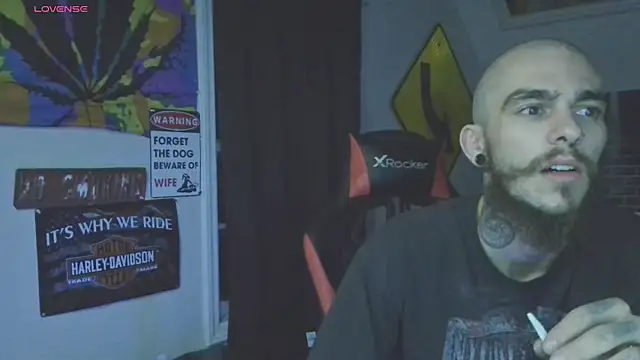 Snapshot of XMeF10 chatting on 03-07-25, 12:04 XMeF10 online show from 03-07-25, 12:04