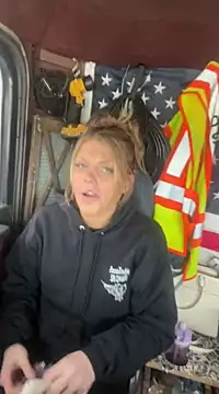 Snapshot of XMeF10 chatting on 03-10-25, 05:07 XMeF10 online show from 03-10-25, 05:07