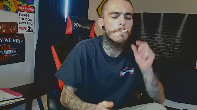 Snapshot of XMeF10 chatting on 03-18-25, 06:15 XMeF10 online show from 03-18-25, 06:15