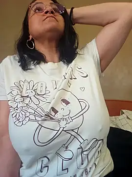 Snapshot of paulinaDiaz1 chatting on 04-18-26, 04:55 paulinaDiaz1 online show from 04-18-26, 04:55