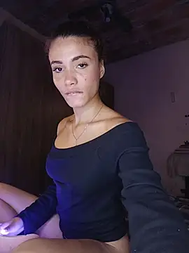 Snapshot of HelenHoltz chatting on 06-17-26, 02:51 HelenHoltz online show from 06-17-26, 02:51
