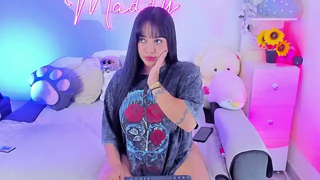 MaddyParisi online show from 03-11-25, 05:05