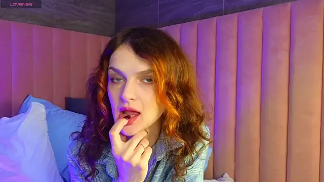 Snapshot of Soo_dreamy chatting on 01-05-25, 01:35 Soo dreamy online show from 01-05-25, 01:35