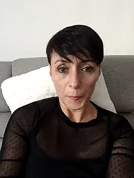 YOURHESZTIA online show from 12-17-24, 11:17