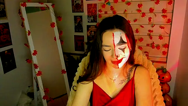 Bella XO online show from 10-31-25, 08:37