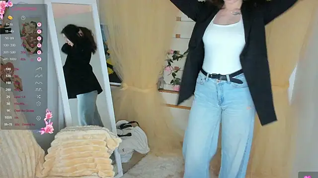 Snapshot of Bella_XO chatting on 05-13-26, 06:44 Bella XO online show from 05-13-26, 06:44