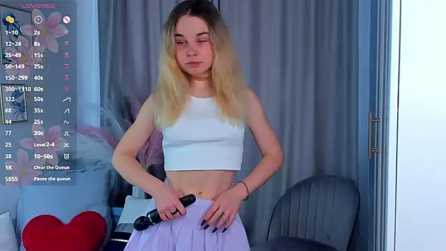 OdetteHarwick online show from 10-23-25, 08:02