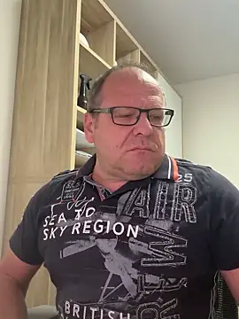 coupleLatinaLovers online show from 09-22-25, 04:47